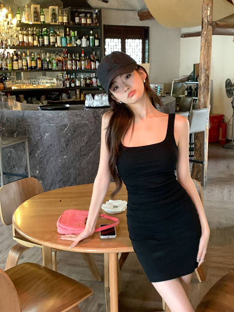 收腰背心連衣裙